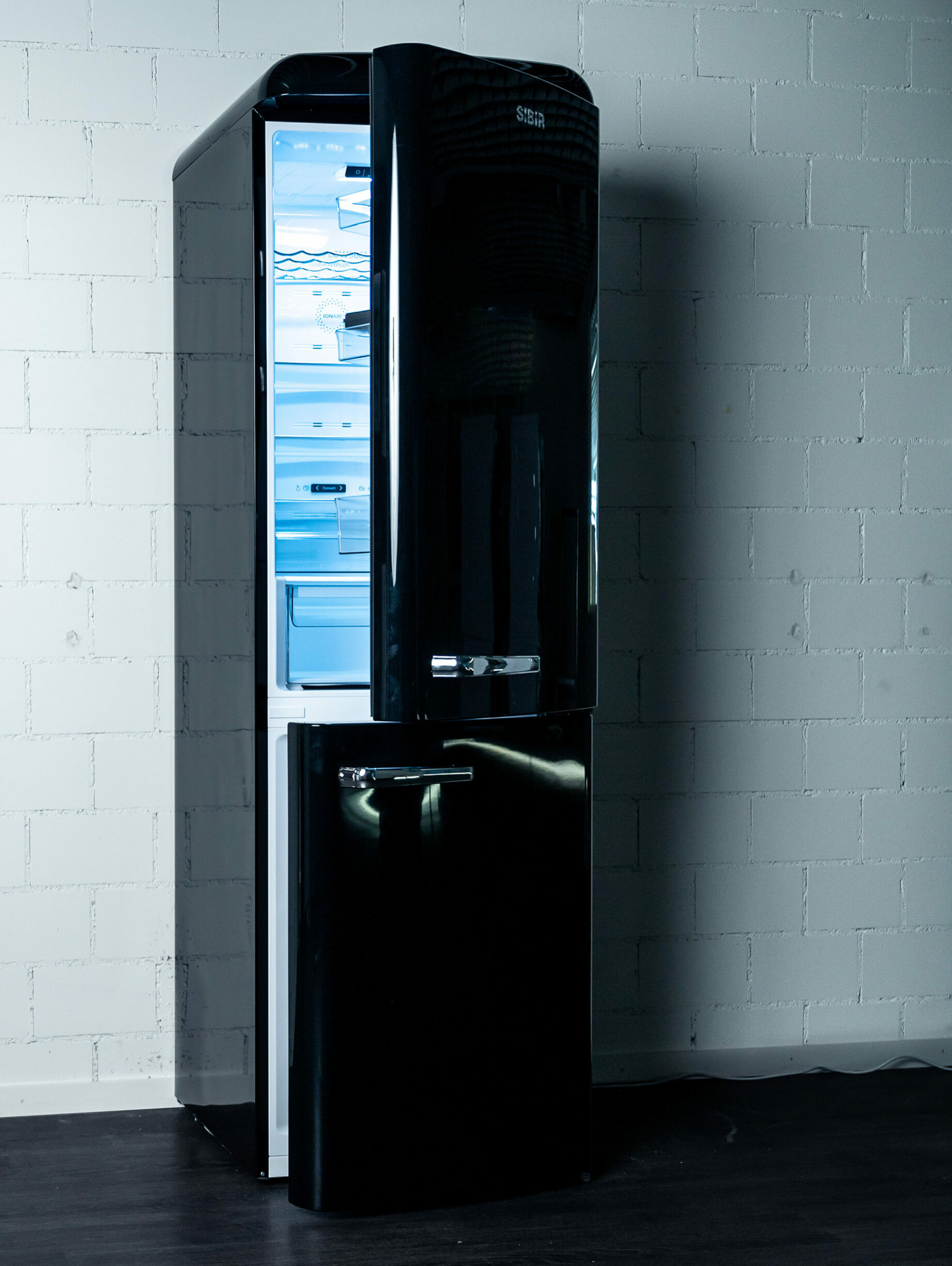 SIBIR Vintage Fridge black open