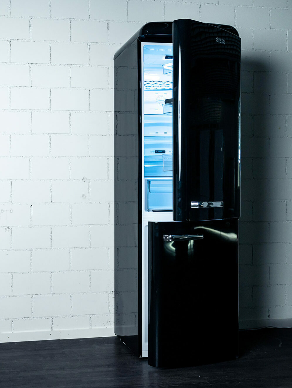 SIBIR Oldtimer Kühlschrank in schwarz